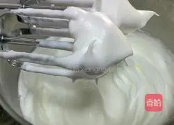 Illustration of how to make 8-inch chiffon cake 6