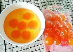 Colorful Mochi Egg Yolk Crisp Recipe Illustration 5