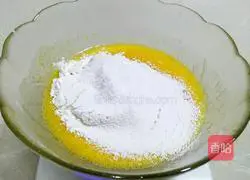 Illustration of how to make pumpkin puree cake rolls 8