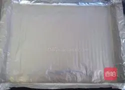 Illustration of how to make orange jam cake roll 10