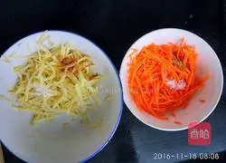 Illustration of how to make potato cakes and carrot cakes 2