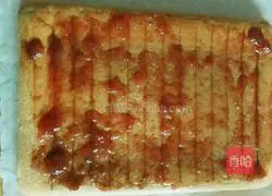 Illustration of how to make strawberry jam cake rolls 19