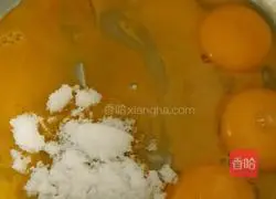 Illustration of how to make raisin cake rolls 2