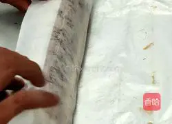 Illustration of how to make chive cheesecake rolls 5