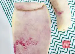 Illustration of how to make spiral egg yolk puff pastry 11