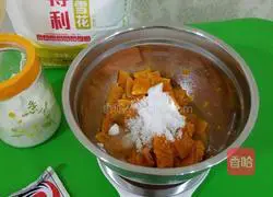 Illustration of how to make pumpkin hair cake 2