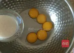 Illustration of how to make chiffon cake 3