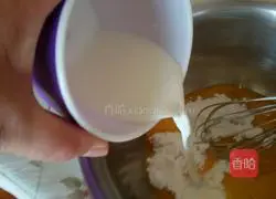 Illustration of how to make eight-inch chiffon cake 4