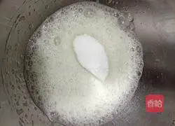 Illustration of how to make spinach juice chiffon cake 8