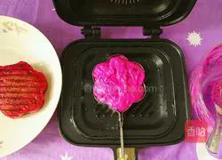 Illustration of how to make dragon fruit milk pancakes (flower shape) 15