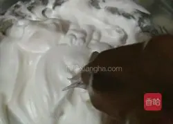 Illustration of how to make crispy egg sponge cake 4