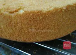 Illustration of how to make chiffon cake 19