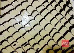 Illustration of how to make sweet cake rolls 19