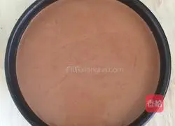 Illustration of how to make 8-inch chocolate chiffon cake 9
