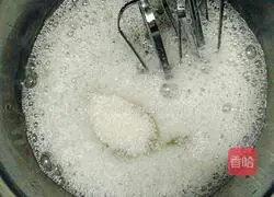 Illustration of how to make eight-inch chiffon cake 9