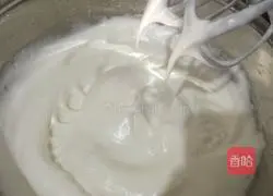 Illustration of how to make chive and meat floss cake rolls 8