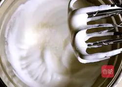 Illustration of how to make raisin cake rolls 10