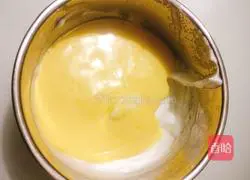 Illustration of how to make banana chiffon cake 12