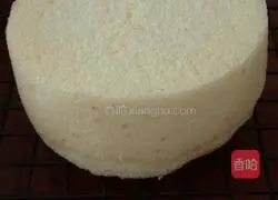 Illustration of how to make six-inch chiffon cake 11