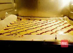 Illustration of how to make sweet cake rolls 20