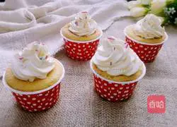 Illustration of how to make cream cupcakes 12