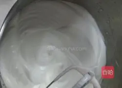 Illustration of how to make chiffon cupcakes 8