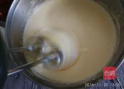 Illustration of how to make orange cream fruit cup cake 6