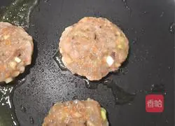Illustration of how to make shrimp cakes 3