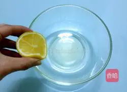 Illustration of how to make rainbow meringue 3