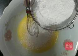 Illustration of how to make six-inch chiffon cake 6