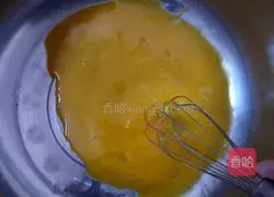 Illustration of how to make eight-inch chiffon cake embryo 3