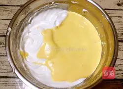 Two-color chiffon cake (eight-inch) recipe illustration 10