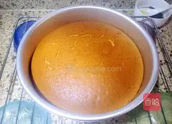 Illustration of how to make eight-inch chiffon cake 14