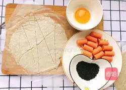 Illustration of how to make hand cake ham rolls 2