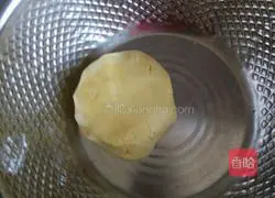 Illustration of how to make pine nut cake 4