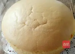 Illustration of how to make eight-inch chiffon naked cake 1