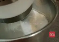 Illustration of how to make chiffon cake 3