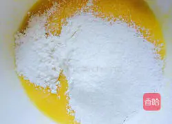 Illustration of how to make chiffon cake 3