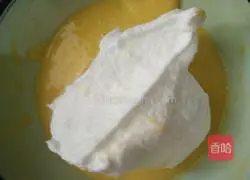 Illustration of how to make eight-inch yogurt chiffon cake 3