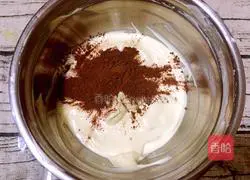 Two-color chiffon cake (eight-inch) recipe illustration 12