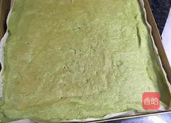 Illustration of how to make matcha trunk cake roll 14
