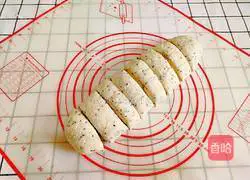 Illustration of how to make black sesame heart-shaped pancakes 7