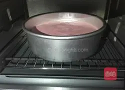 Illustration of how to make dragon fruit chiffon cake (8 inches) 13