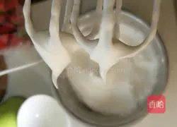 Illustration of how to make six-inch chiffon cake 9