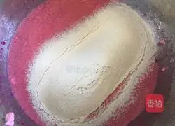 Illustration of how to make dragon fruit chiffon cake 10