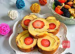 Illustration of how to make strawberry cake roll (rice cooker version) 11