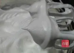 Illustration of how to make chiffon cake 3