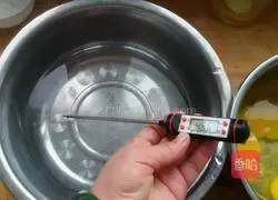 Coconut Sponge Cake Illustration of how to do it 2