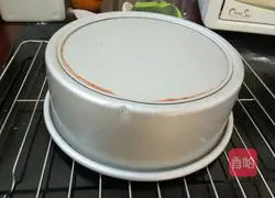 Illustration of how to make eight-inch chiffon cake embryo 18