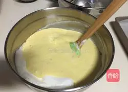 Illustration of how to make chives, seaweed and meat floss cake rolls 14